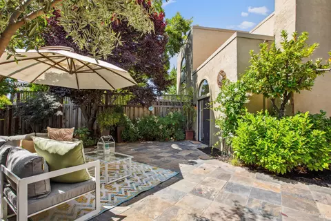 Exterior - 846 2nd St W, Sonoma, CA 95476 photo 6 of 8