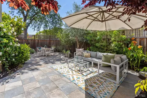 Exterior - 846 2nd St W, Sonoma, CA 95476 photo 3 of 8