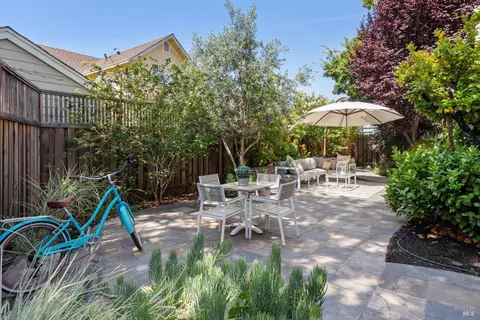 Exterior - 846 2nd St W, Sonoma, CA 95476 photo 1 of 8