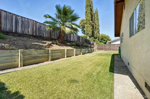 Exterior - 2524 Ramsay Way, Fairfield, CA 94534 photo 6 of 8