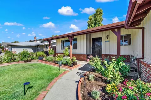 Exterior - 2524 Ramsay Way, Fairfield, CA 94534 photo 3 of 8