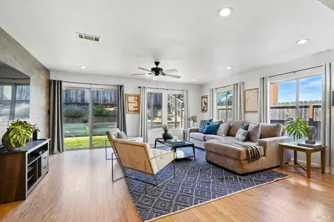 Living - 2524 Ramsay Way, Fairfield, CA 94534 photo 1 of 2