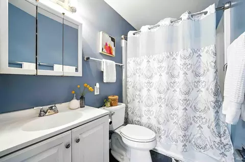 Bath - 2524 Ramsay Way, Fairfield, CA 94534 photo 1 of 2