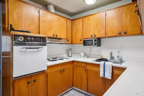 Kitchen - 15 Montecito Ave, Corte Madera, CA 94925 photo 2 of 4