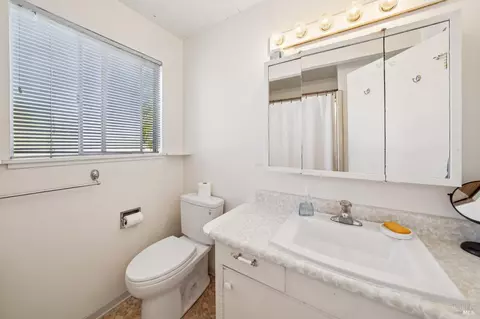 Bath - 15 Montecito Ave, Corte Madera, CA 94925 photo 3 of 4