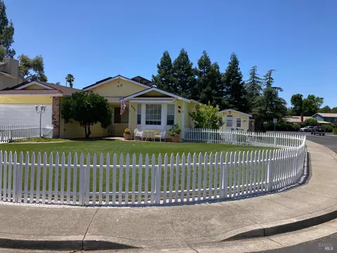 698 Hamilton Dr #CA, Vacaville, CA 95687
