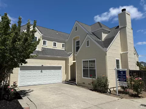 2340 Roburta Ln, Santa Rosa, CA 95403