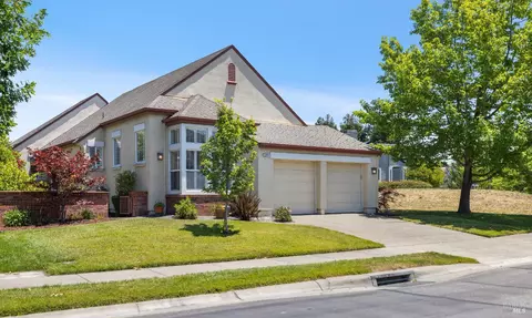 1804 Falcon Ridge Dr, Petaluma, CA 94954
