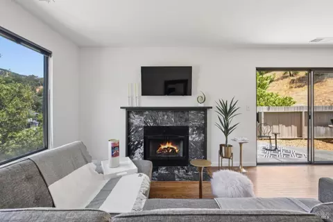 1 Somerset Pl, Novato, CA 94945