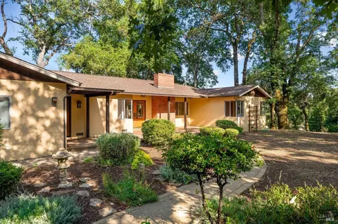 525 Keyes Ave, Angwin, CA 94508