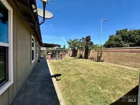 Exterior - 1400 Ferrero Dr, Dixon, CA 95620 photo 3 of 5