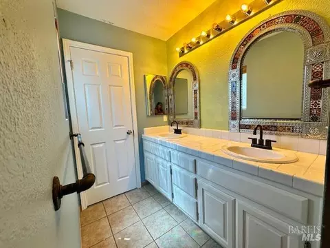 Bath - 1400 Ferrero Dr, Dixon, CA 95620 photo 1 of 1
