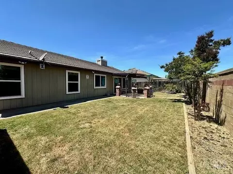 Exterior - 1400 Ferrero Dr, Dixon, CA 95620 photo 4 of 5