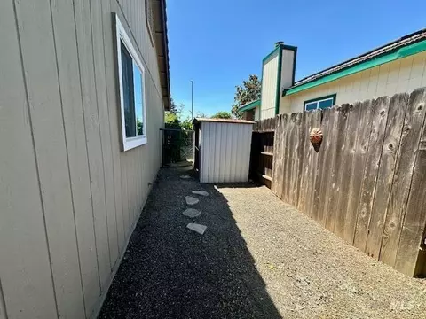 Exterior - 1400 Ferrero Dr, Dixon, CA 95620 photo 2 of 5