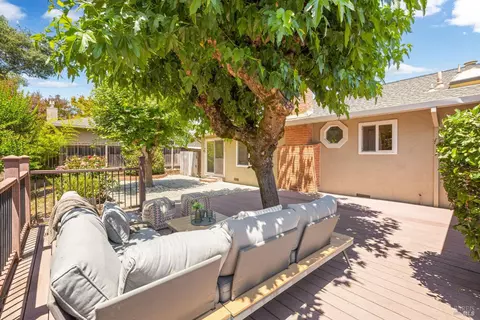 3479 Meadowbrook Dr, Napa, CA 94558