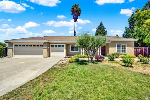 4 Caber Ct, Napa, CA 94558