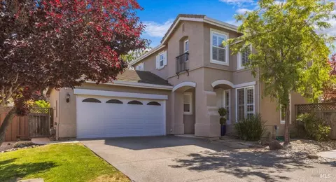 242 Cambridge Ln, Petaluma, CA 94952