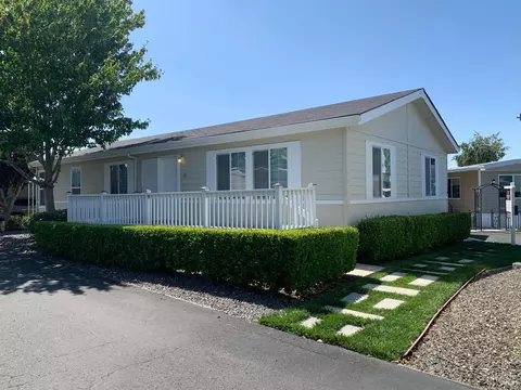 118 Candlewood Dr, Petaluma, CA 94954