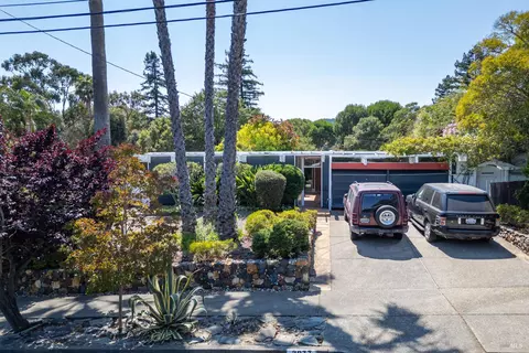2077 Huckleberry Rd, San Rafael, CA 94903