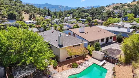 21 Sunnyhill Rd, Novato, CA 94945