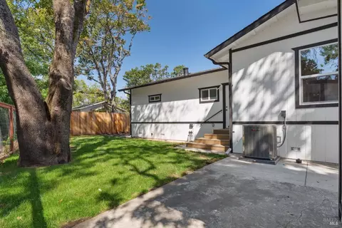 Exterior - 330 W Sierra Ave, Cotati, CA 94931 photo 3 of 4