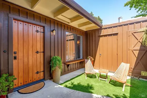 3154 Valley Green Ln, Napa, CA 94558