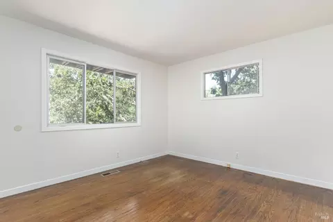 Bedroom - 23 Hillside Dr, Fairfax, CA 94930 photo 4 of 5