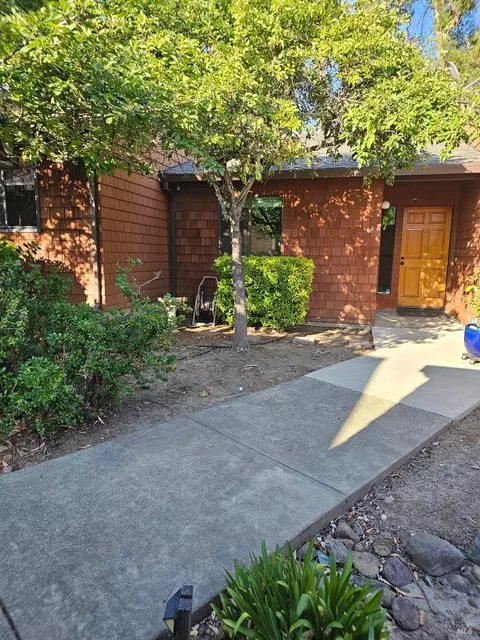 206 Indian Creek Dr, Santa Rosa, CA 95409