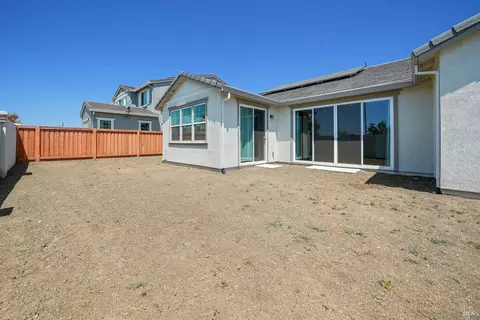 Exterior - 440 Vanderbilt Dr, Dixon, CA 95620 photo 5 of 8
