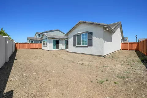 Exterior - 440 Vanderbilt Dr, Dixon, CA 95620 photo 6 of 8