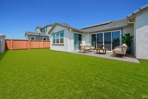 Exterior - 440 Vanderbilt Dr, Dixon, CA 95620 photo 4 of 8