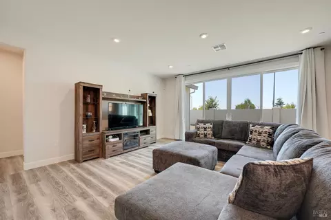 Living - 440 Vanderbilt Dr, Dixon, CA 95620 photo 1 of 1