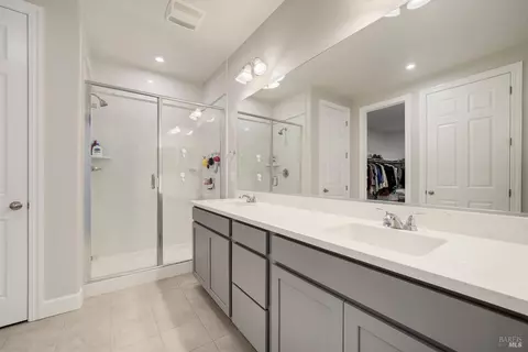 Bath - 440 Vanderbilt Dr, Dixon, CA 95620 photo 1 of 2