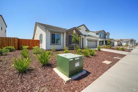 Exterior - 440 Vanderbilt Dr, Dixon, CA 95620 photo 3 of 8