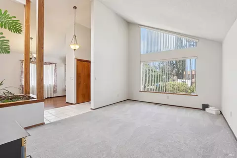 Living - 120 Camden Ct, Vallejo, CA 94591 photo 3 of 4