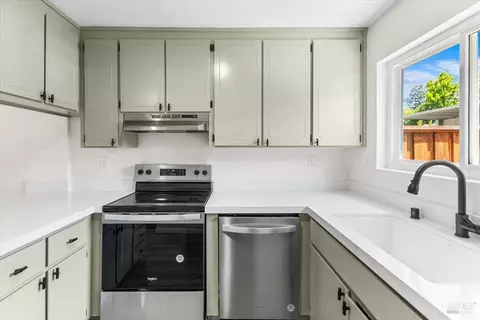 651 Racquet Club Cir, Rohnert Park, CA 94928
