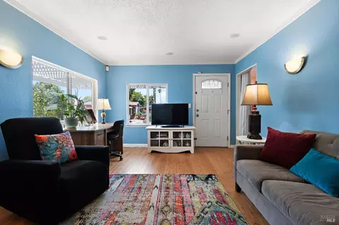 Living - 228 14th St, Vallejo, CA 94590 photo 2 of 3