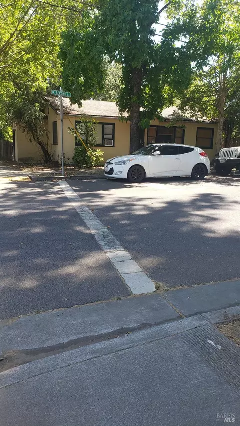 303 W 2nd St, Cloverdale, CA 95425