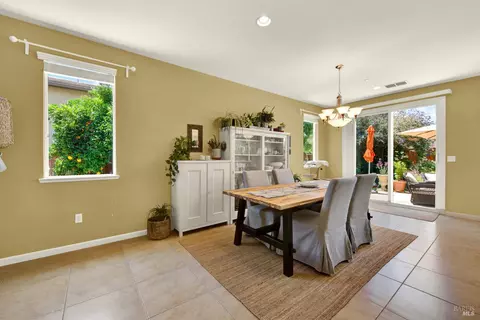 Dining - 4905 Couples Cir, Fairfield, CA 94533 photo 4 of 4
