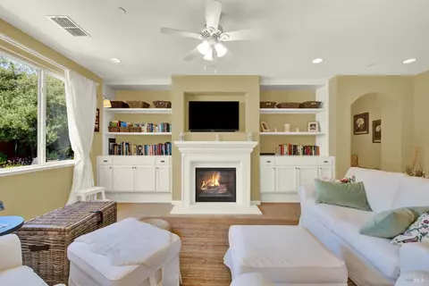 Living - 4905 Couples Cir, Fairfield, CA 94533 photo 1 of 2