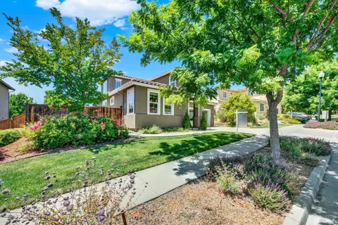 Exterior - 4905 Couples Cir, Fairfield, CA 94533 photo 6 of 28