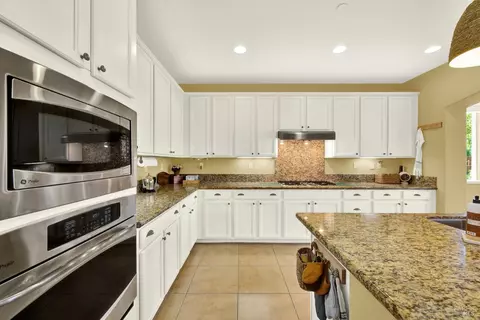 Kitchen - 4905 Couples Cir, Fairfield, CA 94533 photo 5 of 11