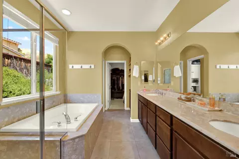 Bath - 4905 Couples Cir, Fairfield, CA 94533 photo 1 of 8