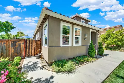 Exterior - 4905 Couples Cir, Fairfield, CA 94533 photo 8 of 28