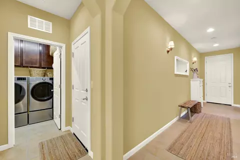 Entry Way - 4905 Couples Cir, Fairfield, CA 94533 photo 4 of 8
