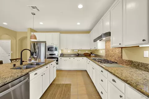 Kitchen - 4905 Couples Cir, Fairfield, CA 94533 photo 10 of 11