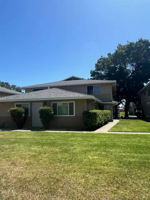 1950 Duxburry Ln #2, Vacaville, CA 95687