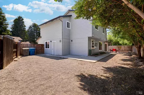 Exterior - 1325 Angela Ct, Dixon, CA 95620 photo 3 of 5