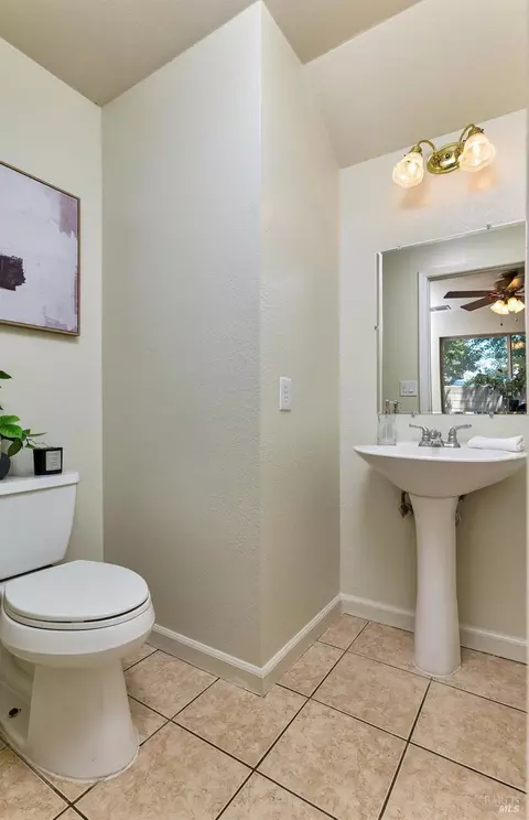 Bath - 1325 Angela Ct, Dixon, CA 95620 photo 1 of 4