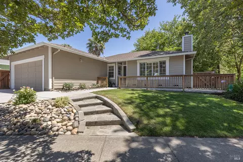 2470 Darla Dr, Santa Rosa, CA 95401